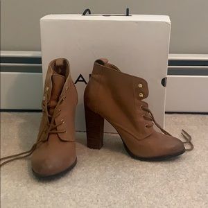 TAN/BROWN ALDO LEBEAU HEELED BOOTIES